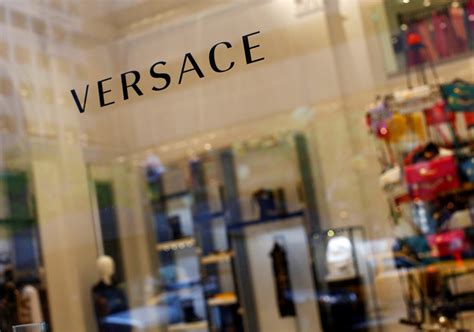 Versace deal with Blackstone values group at 1 billion euros 